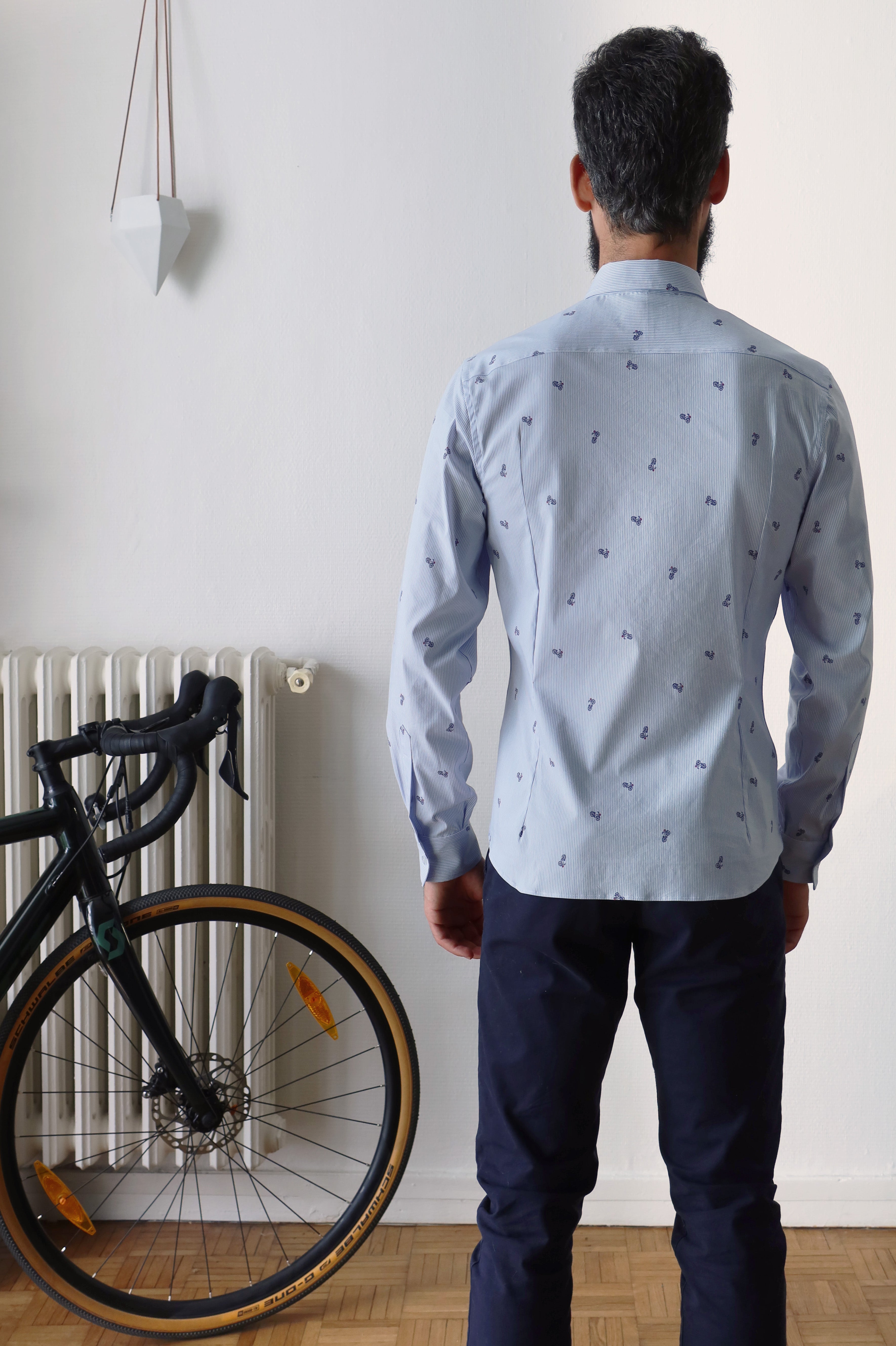 LA CYCLISTE - Chemise bleue rayée motif vélo